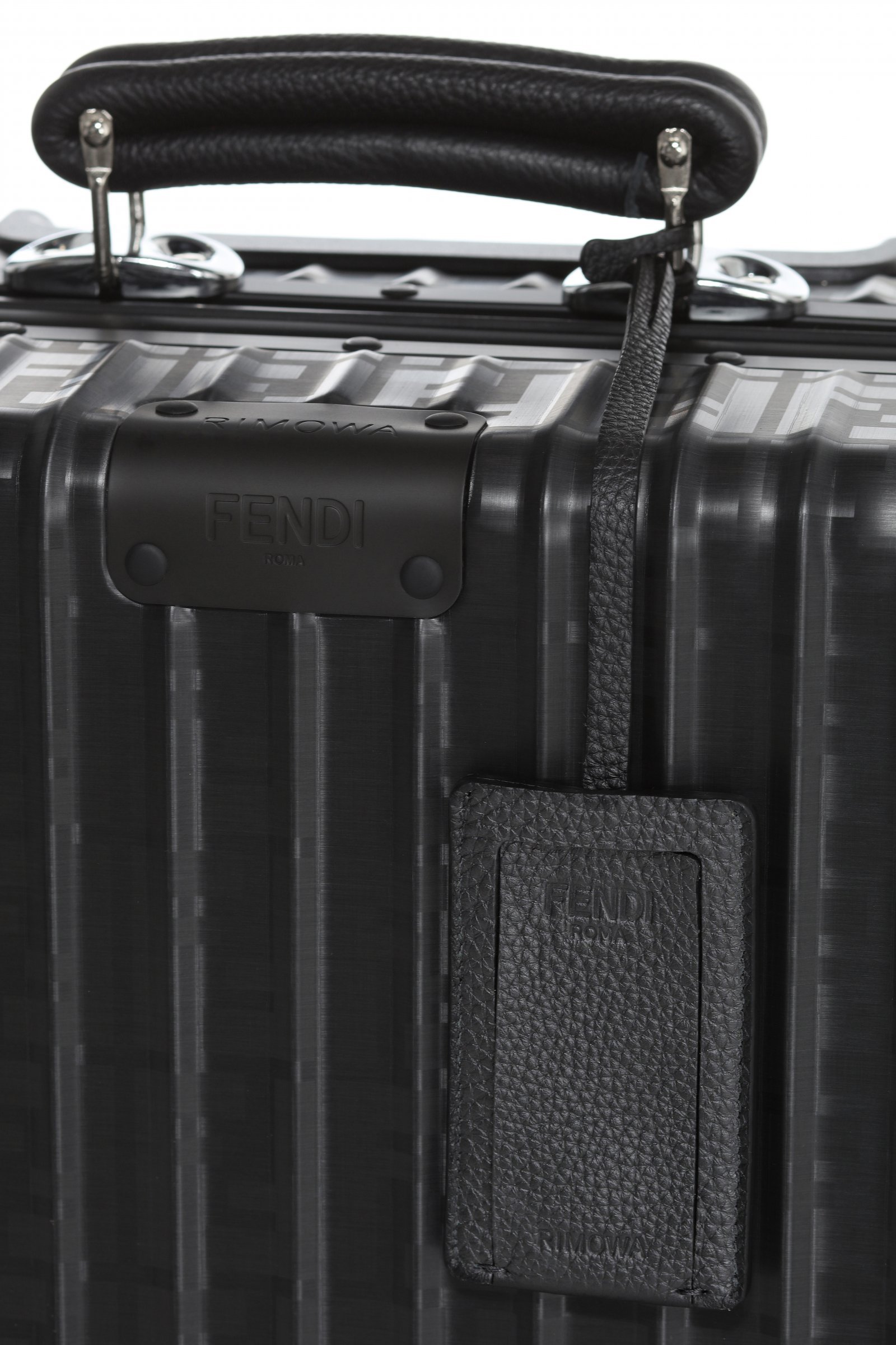 フェンディxリモワが新色コラボスーツケースを発売 FENDI RIMOWA